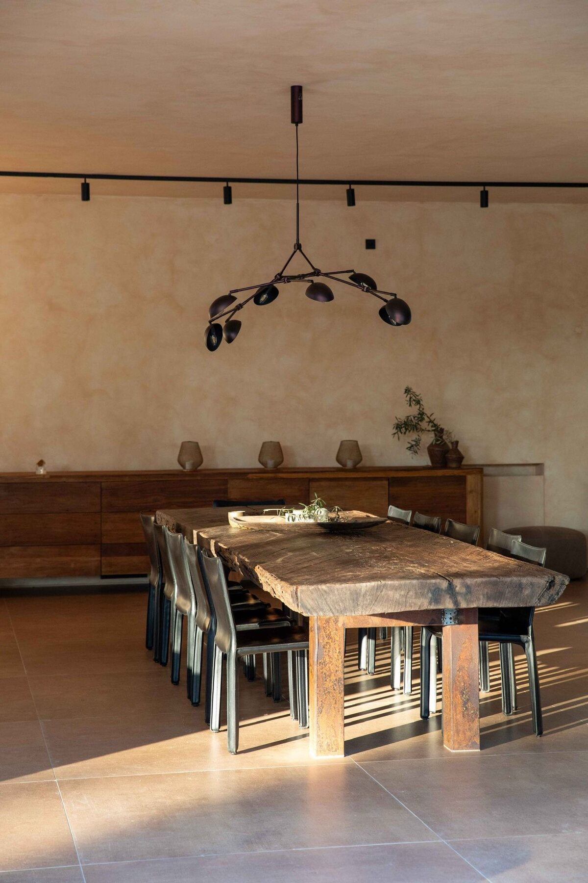 The raw timber communal table